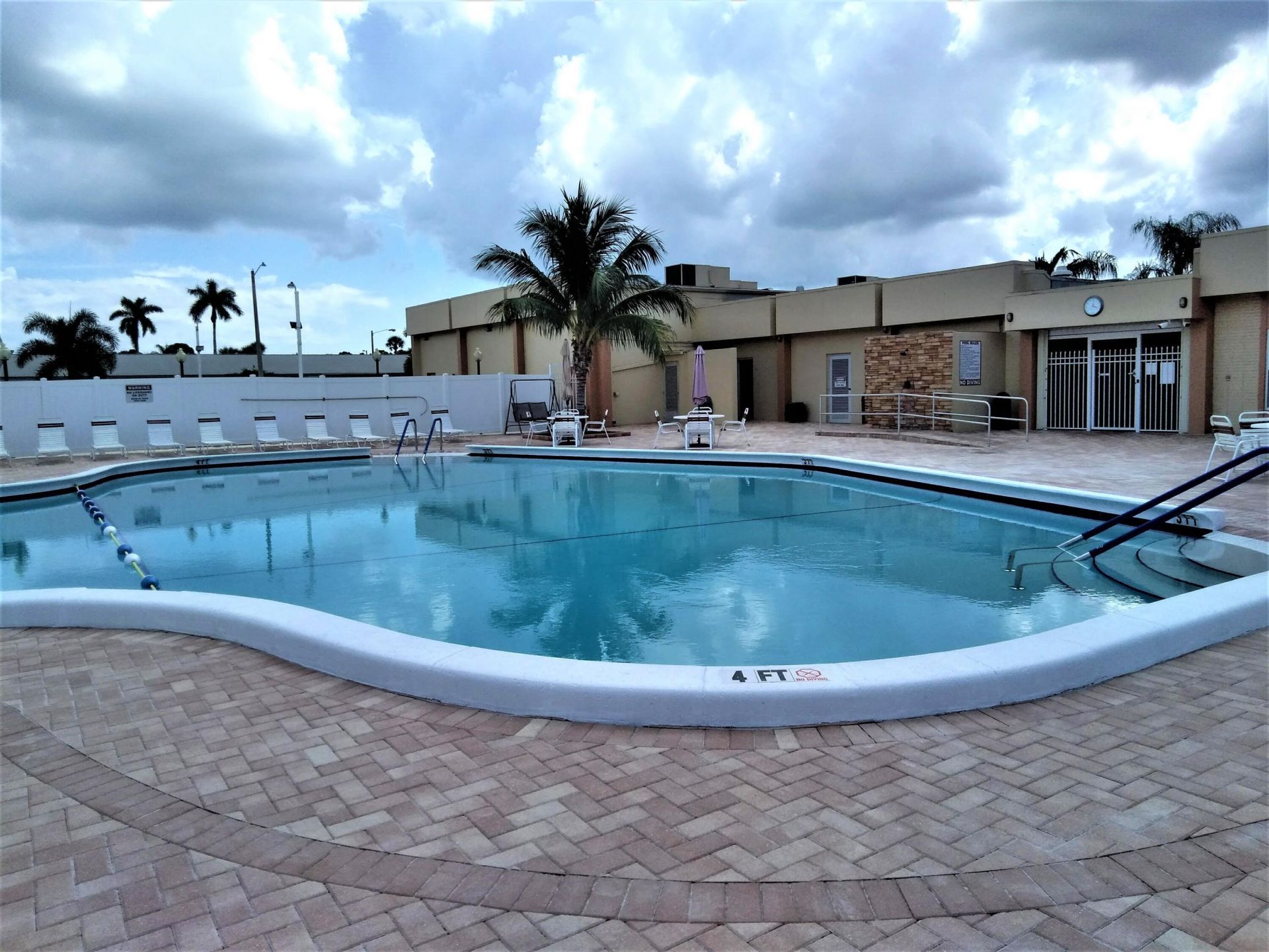 2955 Crosley Drive W, Unit F, West Palm Beach, FL 33415 Photo