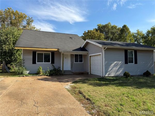 2790 Sherwood Drive , Florissant, MO 63031