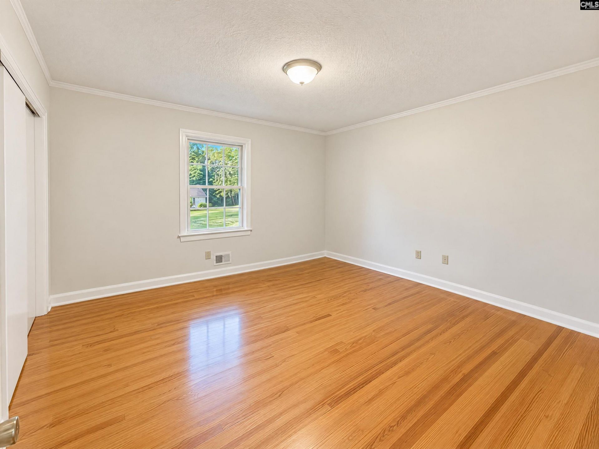 539 Romford Road  Photo 4
