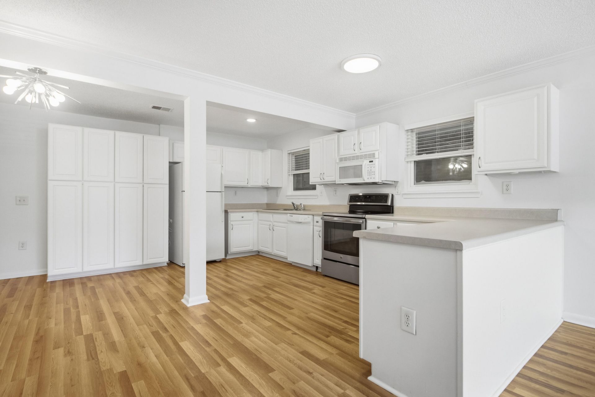 415 Parkdale Drive Photo 12