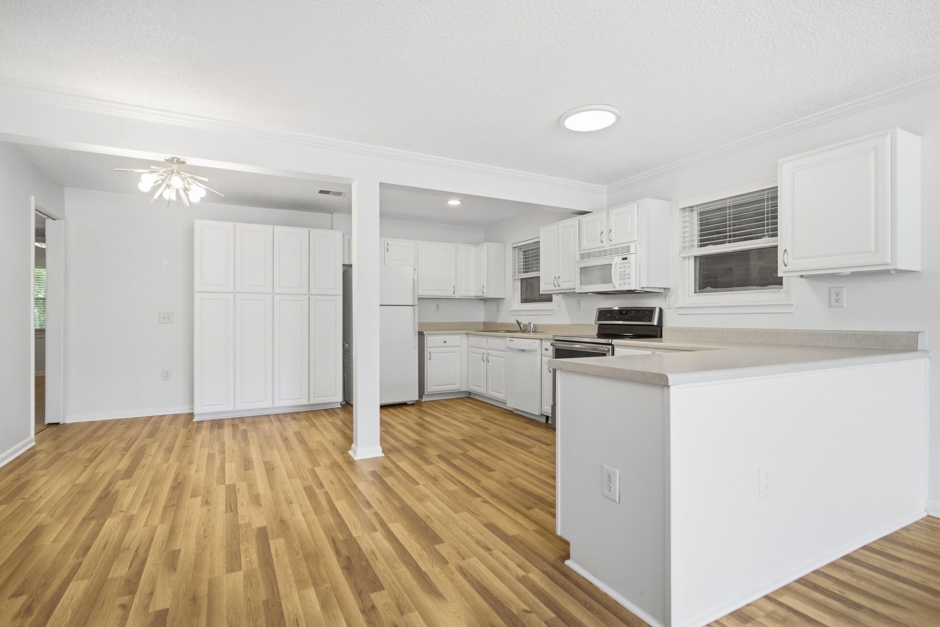 415 Parkdale Drive Photo 13