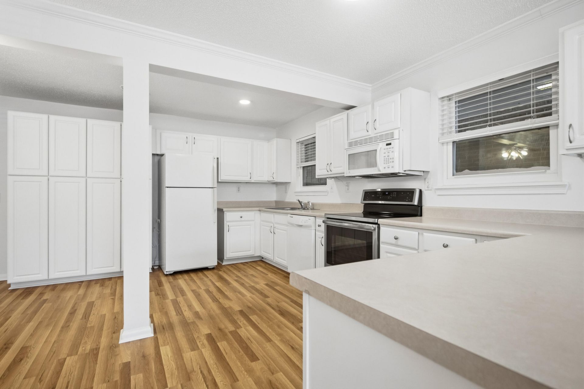 415 Parkdale Drive Photo 14