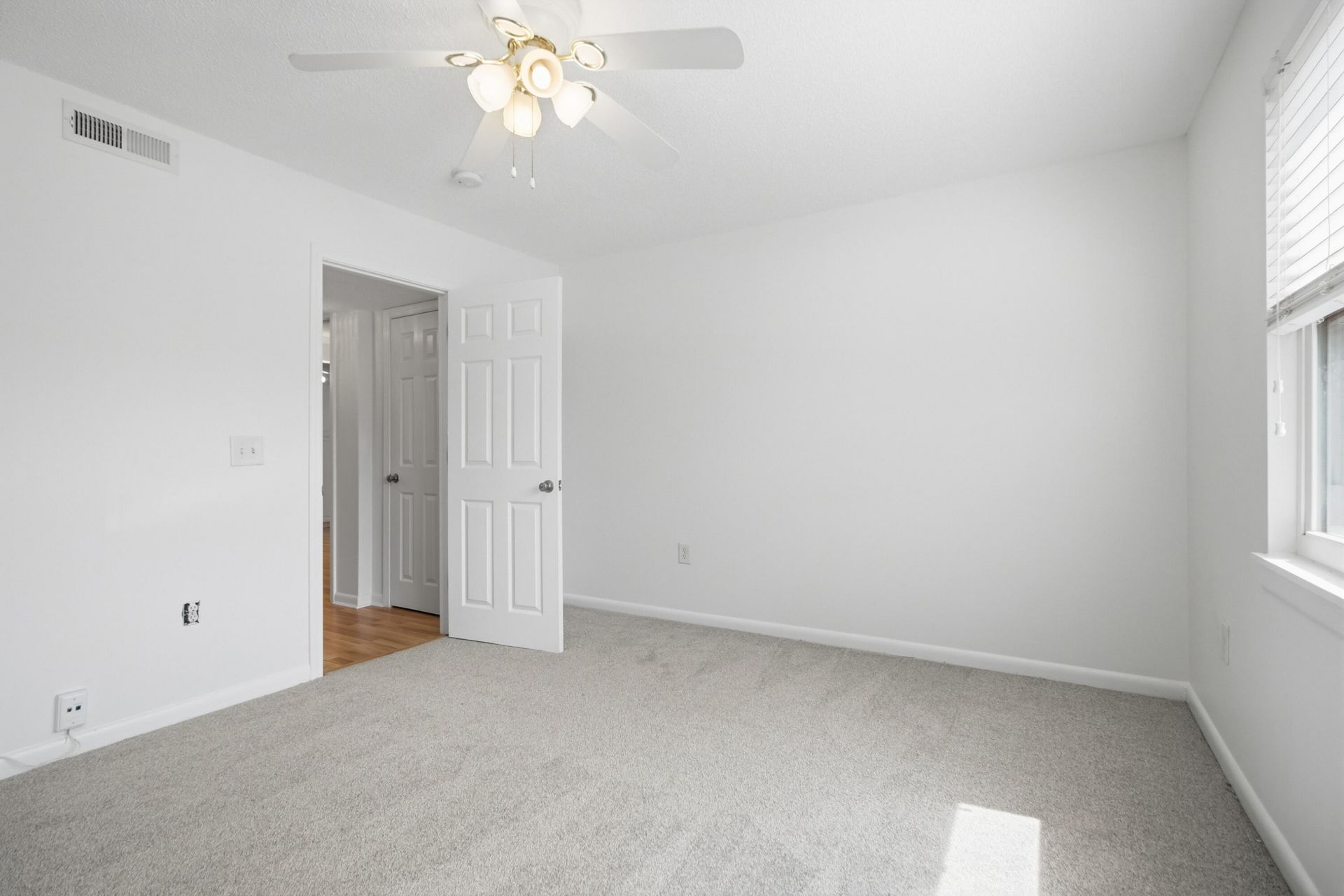 415 Parkdale Drive Photo 18