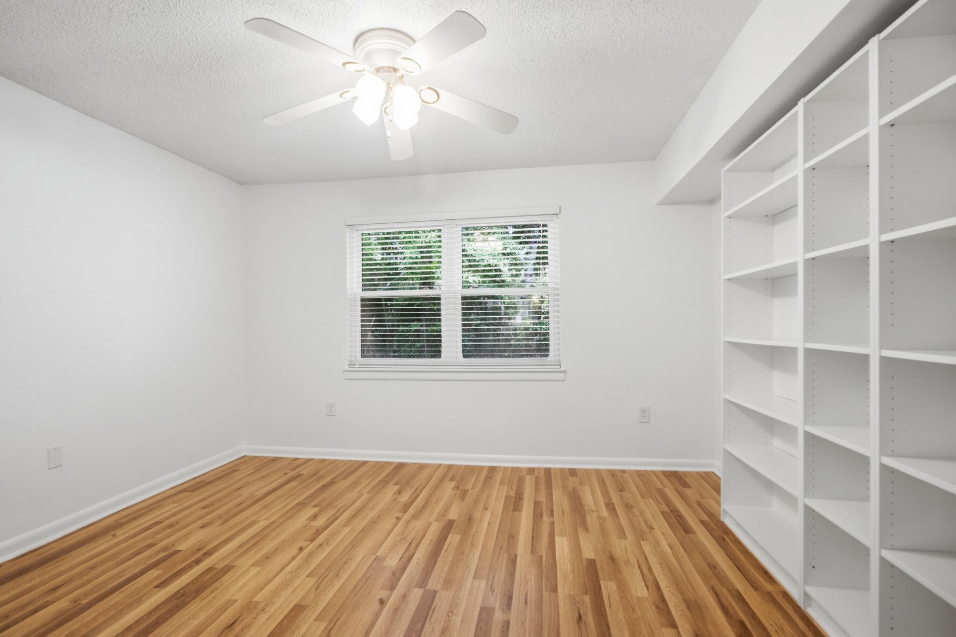 415 Parkdale Drive Photo 22