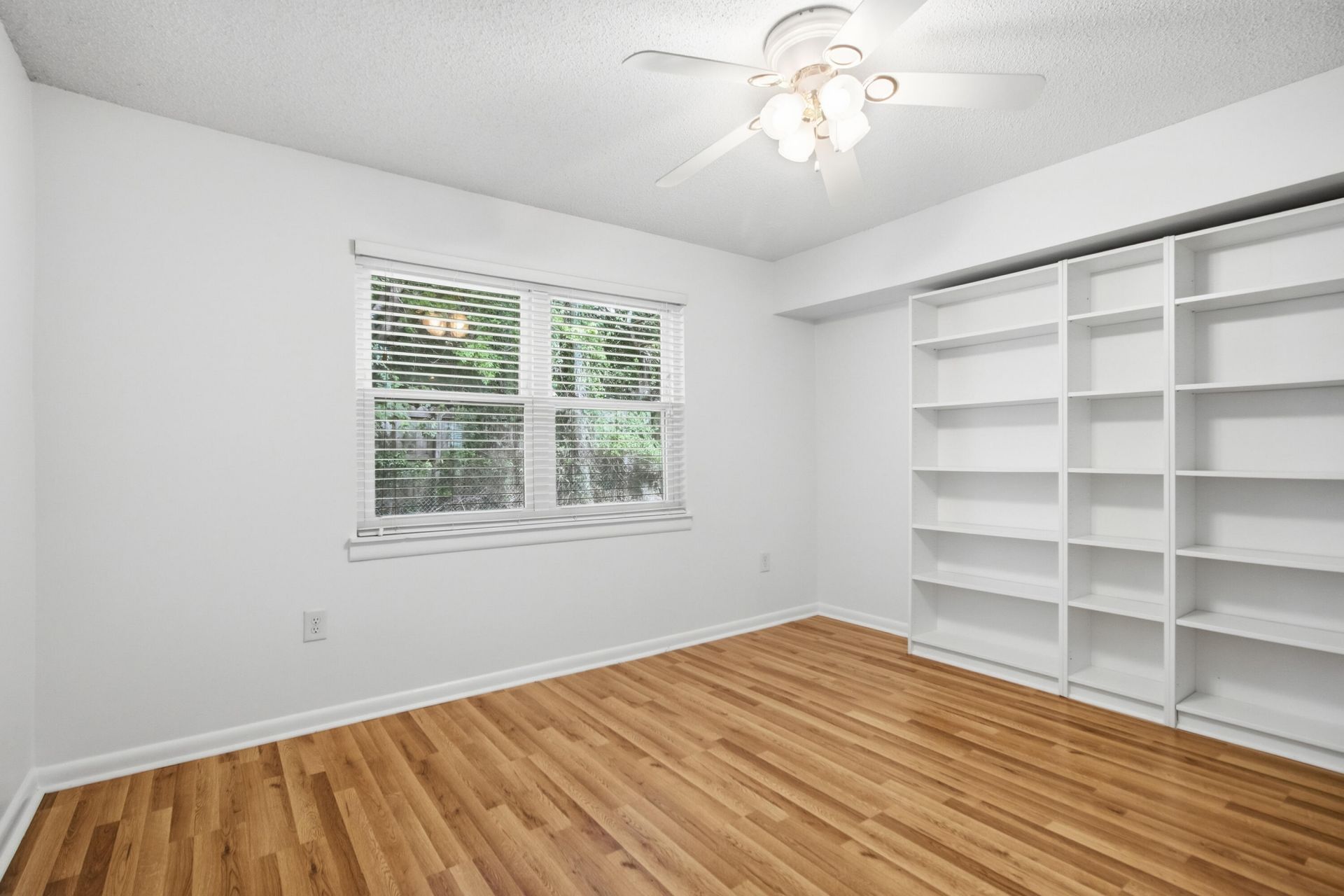 415 Parkdale Drive Photo 23