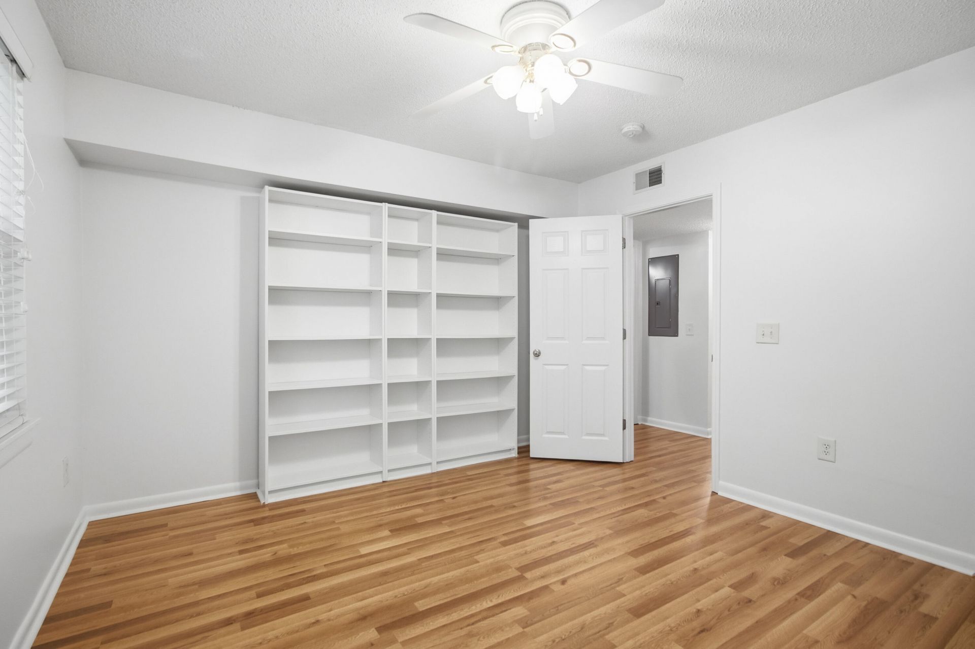 415 Parkdale Drive Photo 24