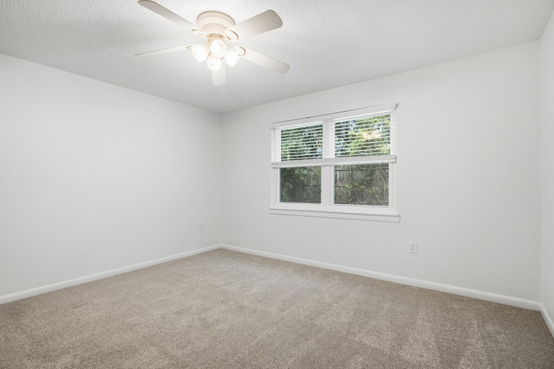 415 Parkdale Drive Photo 28