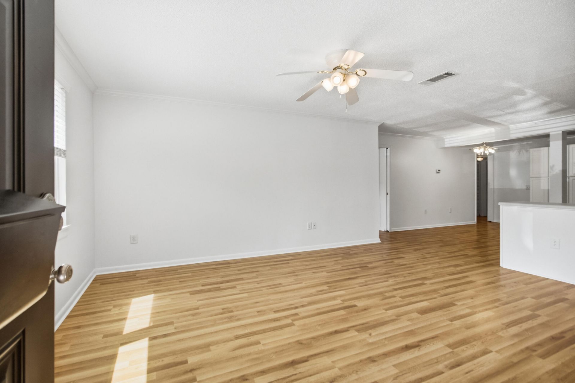 415 Parkdale Drive Photo 4