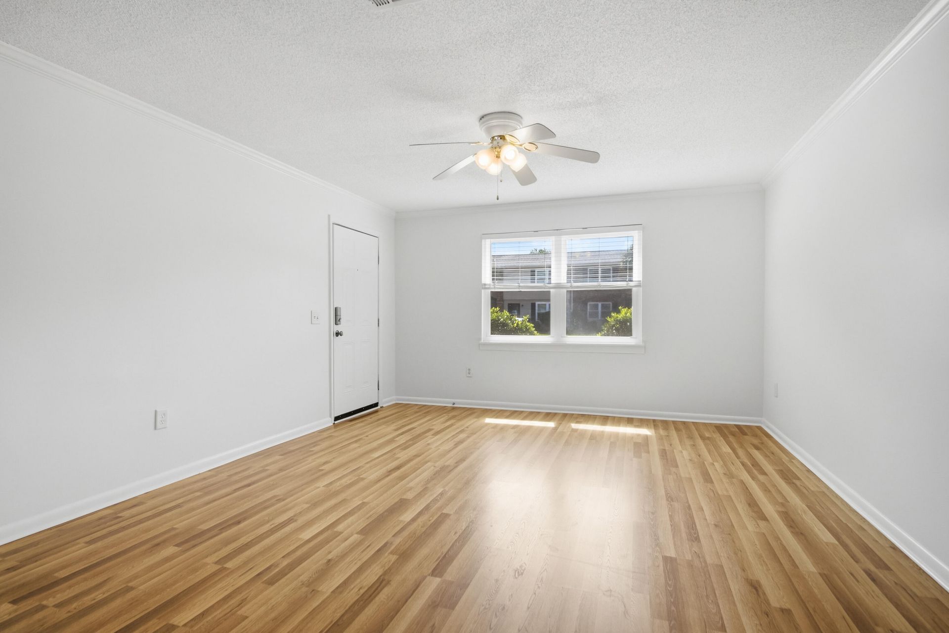 415 Parkdale Drive Photo 9