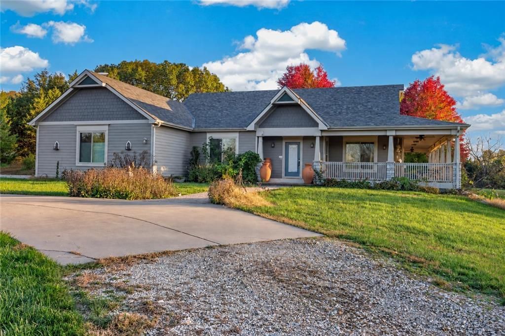 597 N 1600 Road, Lawrence, KS 66049 Main Photo