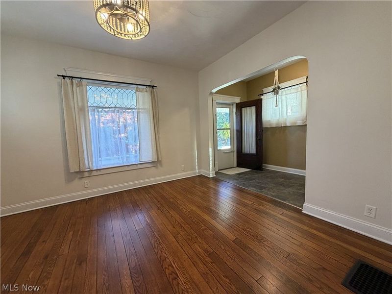 823 Oakland Boulevard , Cambridge, OH 43725 Photo 4