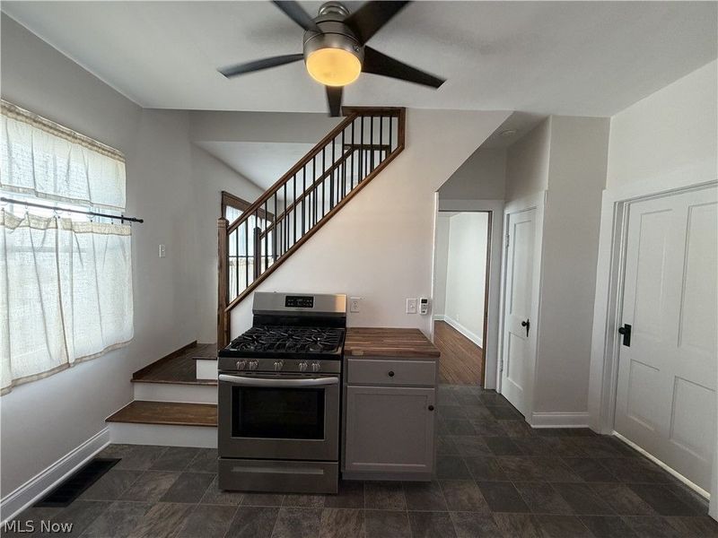 823 Oakland Boulevard , Cambridge, OH 43725 Photo 8