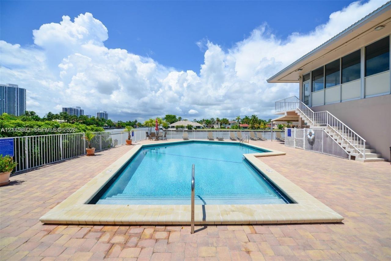 3161 S Ocean Dr, Unit 902, Hallandale Beach, FL 33009 Photo