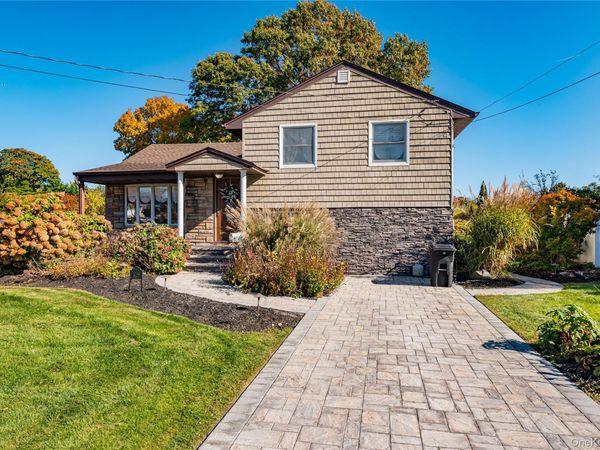 729 Tanglewood Road , West Islip, NY 11795
