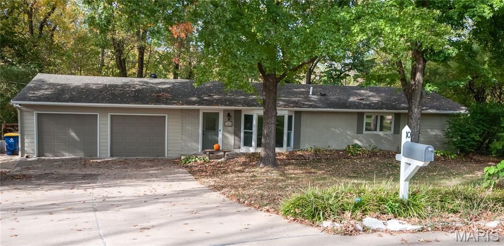 10 Country Squire Lane , Unincorporated, MO 63146 Main Photo