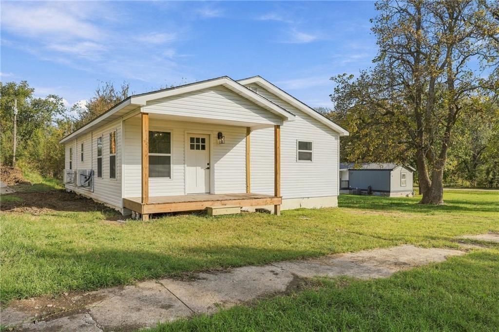 1221 E Pine Street, Fort Scott, KS 66701 Main Photo