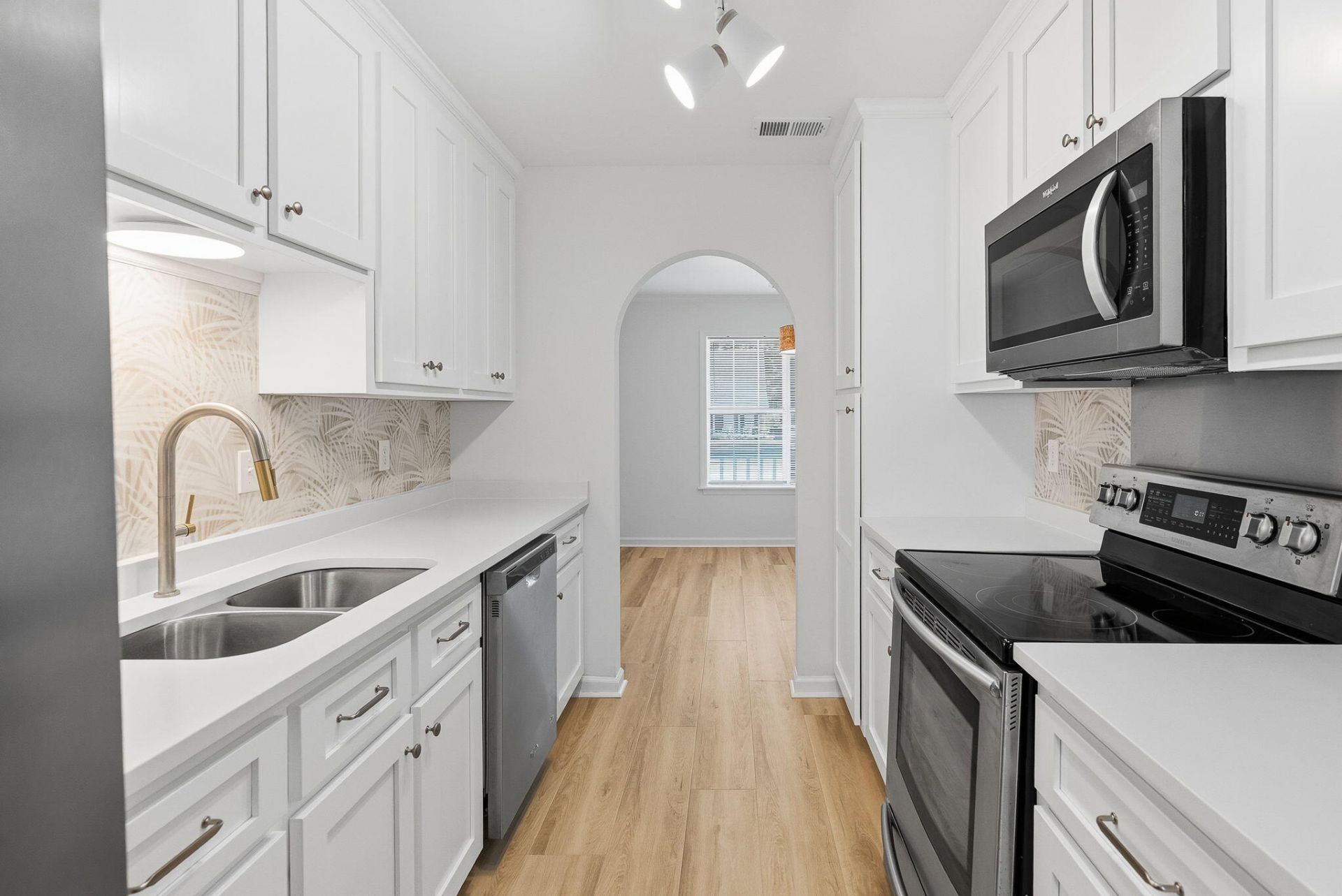 1009 Cass Drive Photo 9