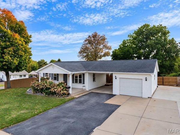 12103 Belaire Place, Maryland Heights, MO 63043