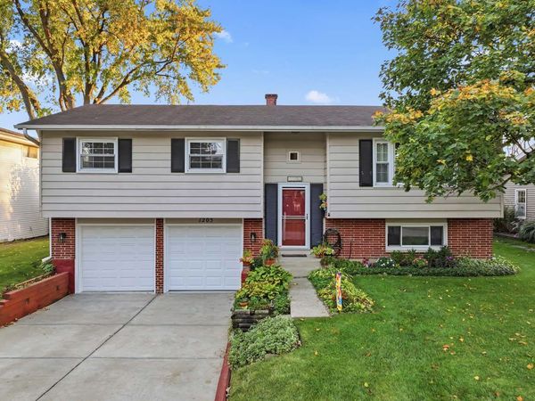 1205 E Ironwood Drive , Mount Prospect, IL 60056