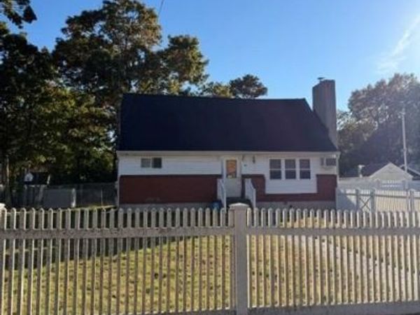 66 Frederick Avenue , Bay Shore, NY 11706