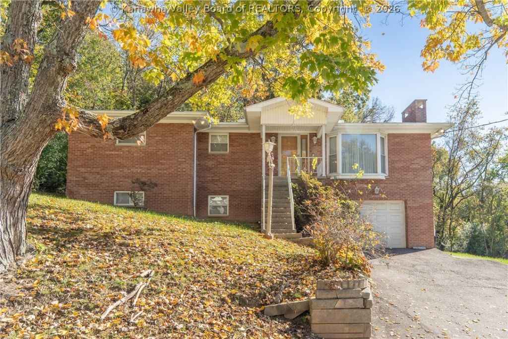 116 Bailes Drive, Nitro, WV 25143 Main Photo