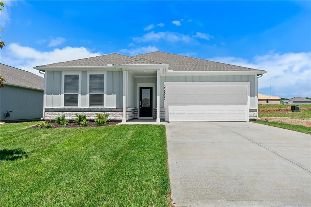 21276 Cleveland Street, Spring Hill, KS 66083 Main Photo