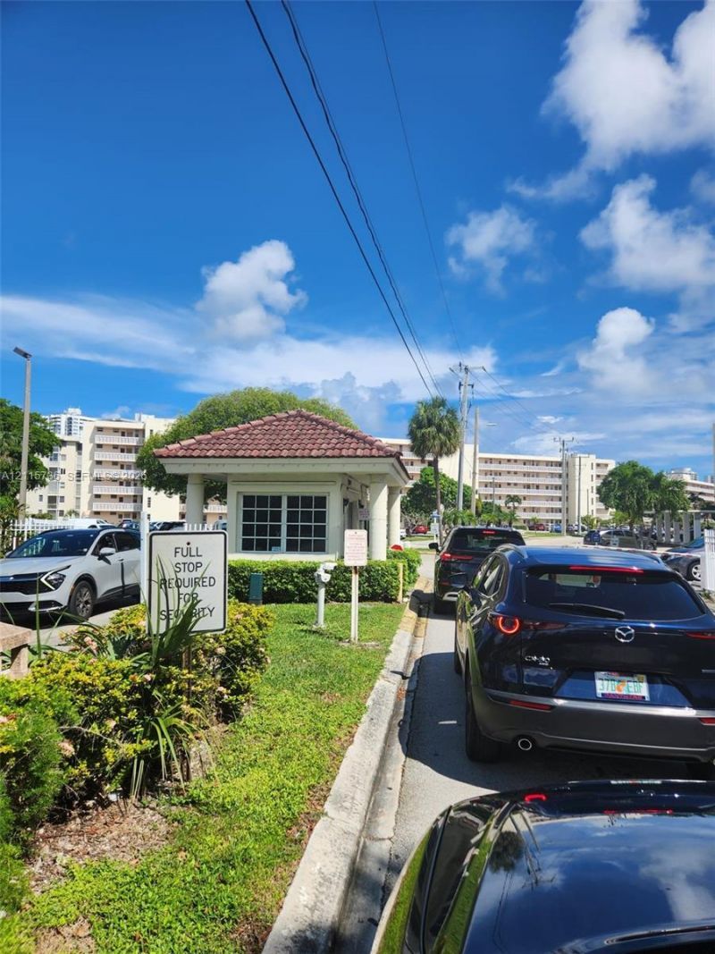 2861 Leonard Dr , Unit F605, Aventura, FL 33160 Photo
