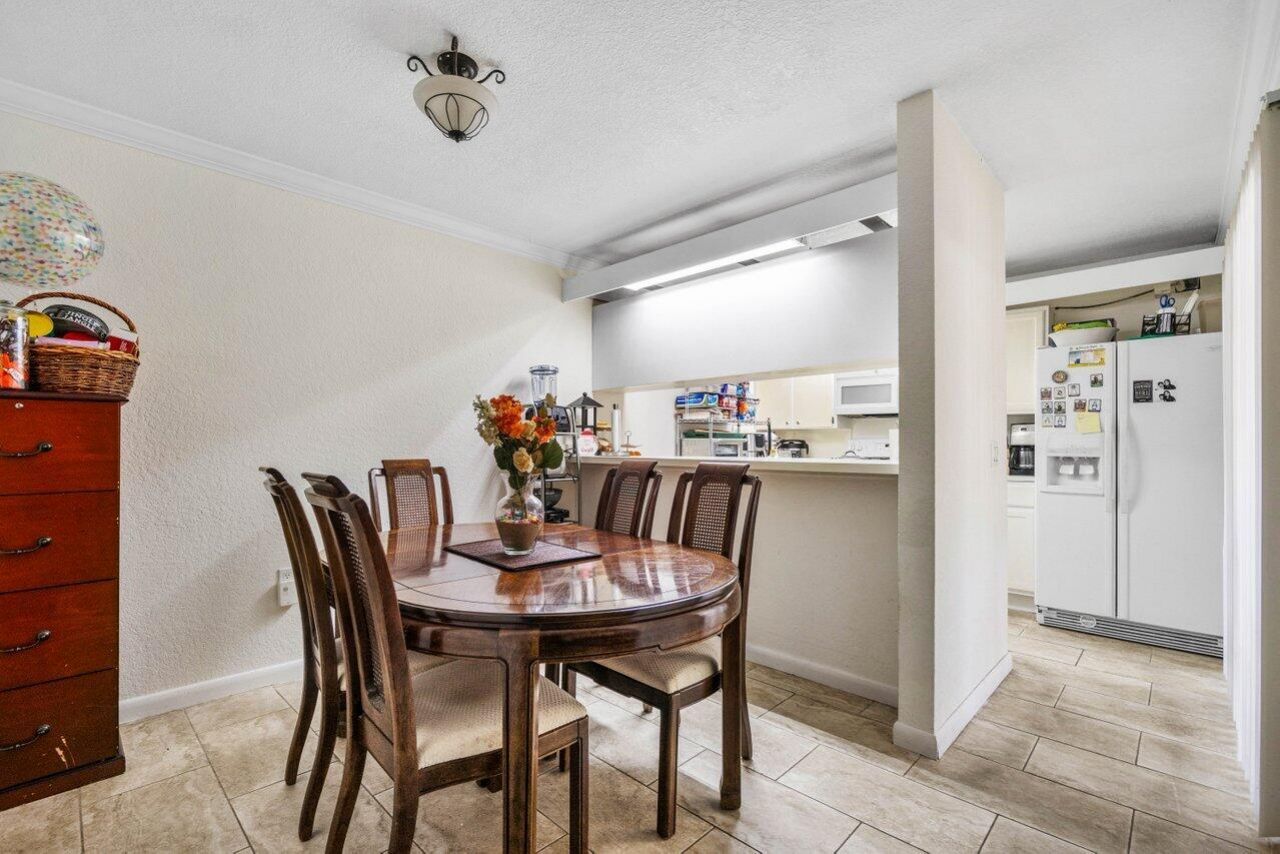 221 2nd Way, West Palm Beach, FL 33407 Photo