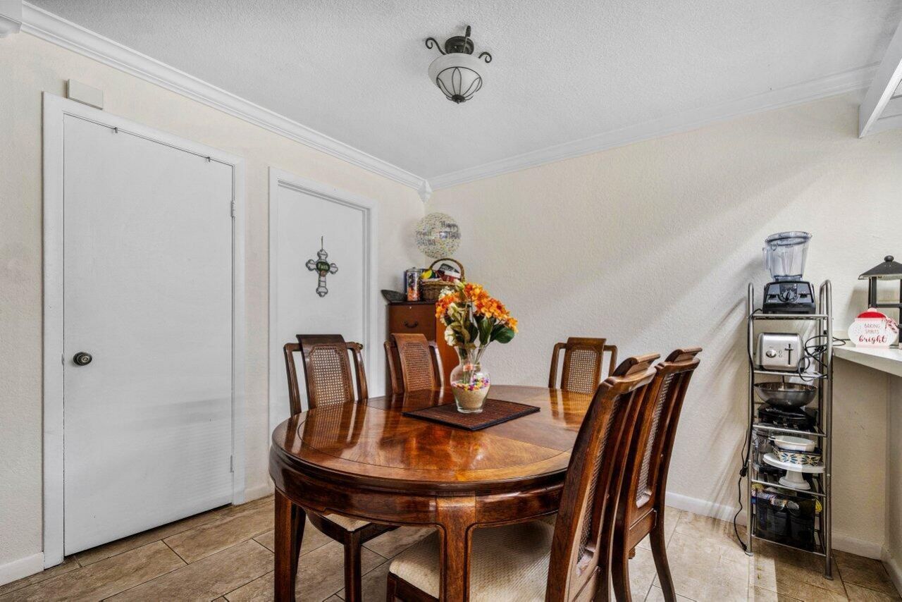 221 2nd Way, West Palm Beach, FL 33407 Photo