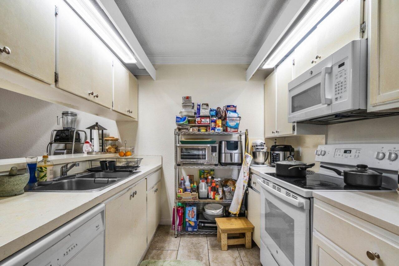 221 2nd Way, West Palm Beach, FL 33407 Photo