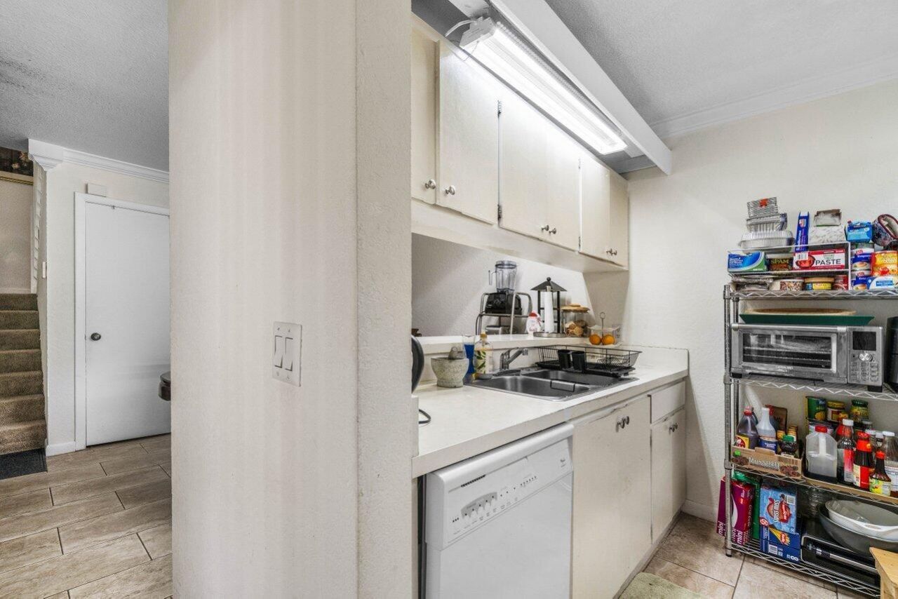 221 2nd Way, West Palm Beach, FL 33407 Photo