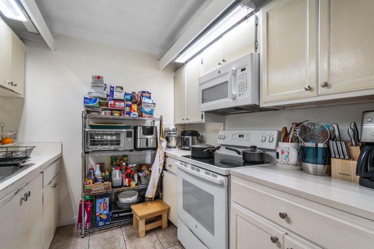 221 2nd Way, West Palm Beach, FL 33407 Photo