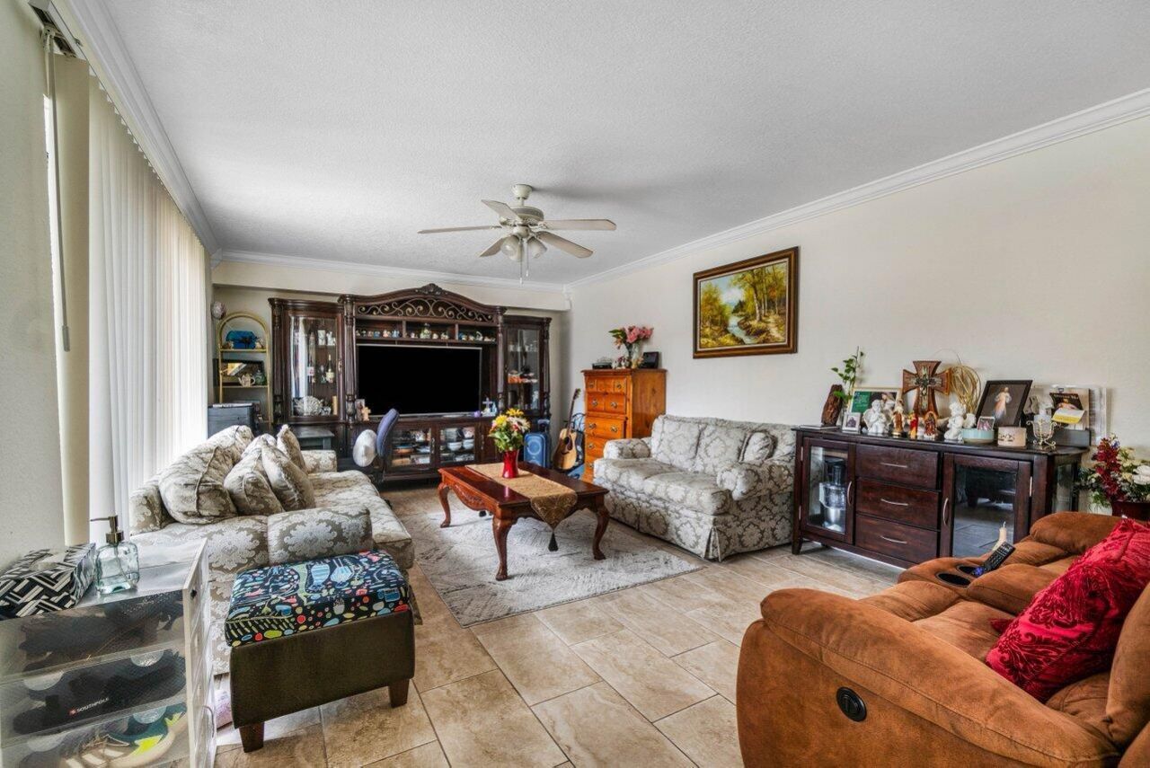 221 2nd Way, West Palm Beach, FL 33407 Photo