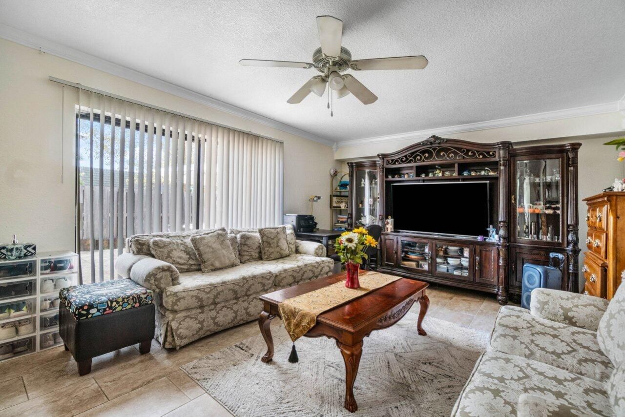 221 2nd Way, West Palm Beach, FL 33407 Photo