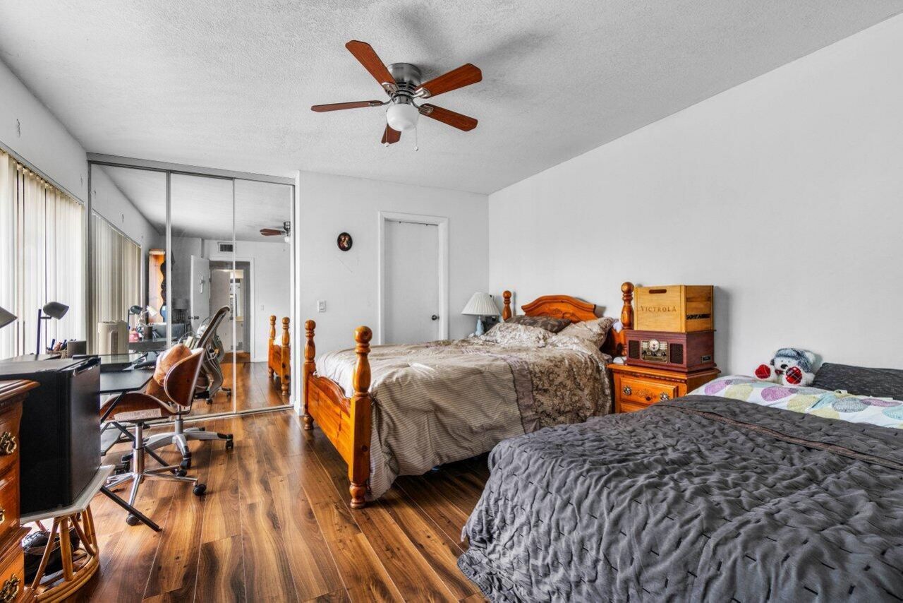221 2nd Way, West Palm Beach, FL 33407 Photo