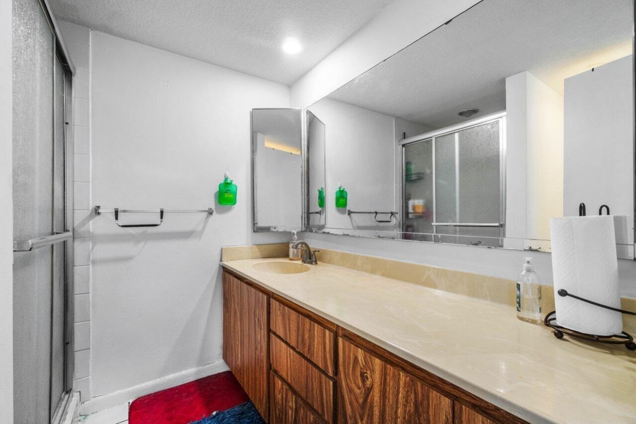 221 2nd Way, West Palm Beach, FL 33407 Photo