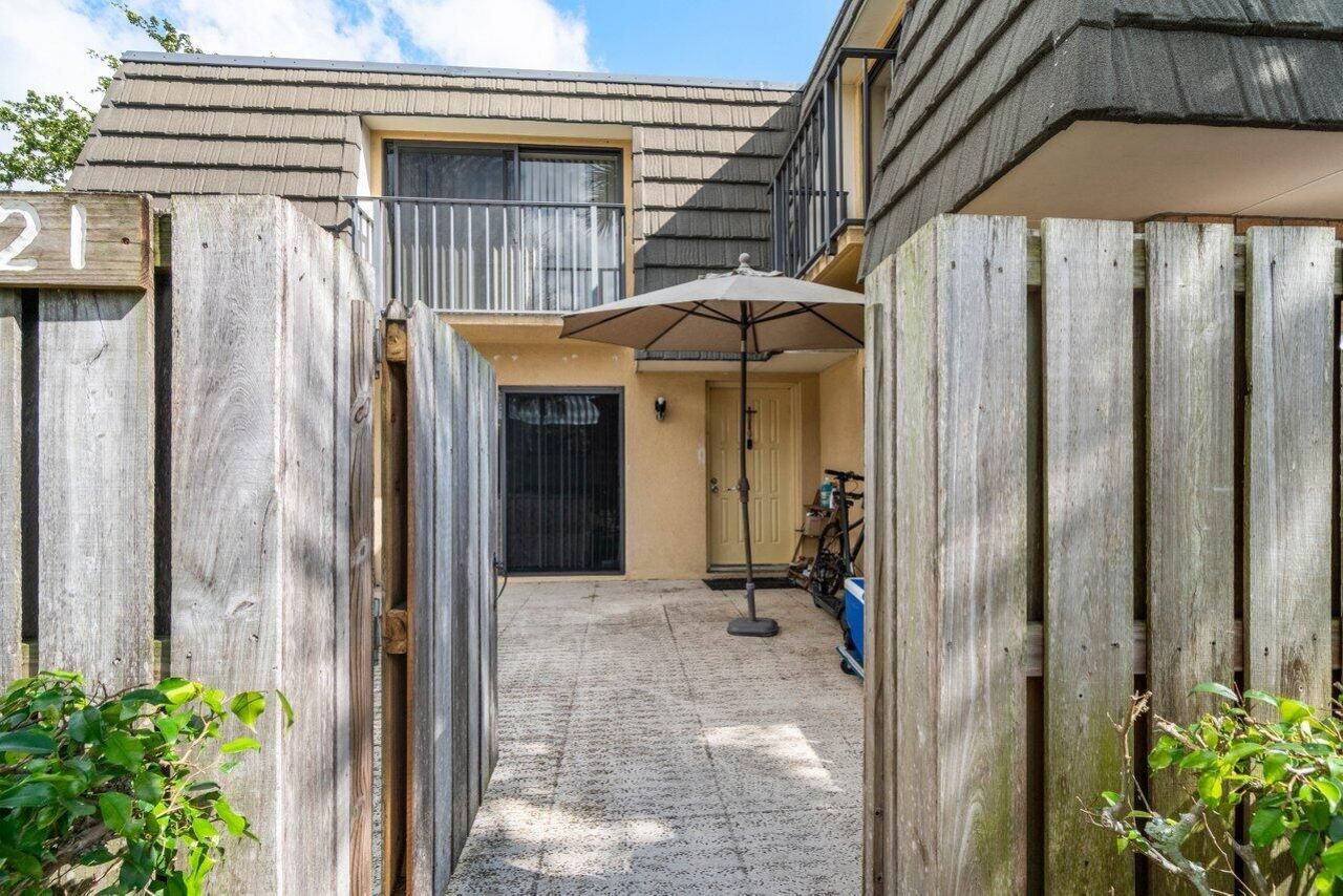 221 2nd Way, West Palm Beach, FL 33407 Photo