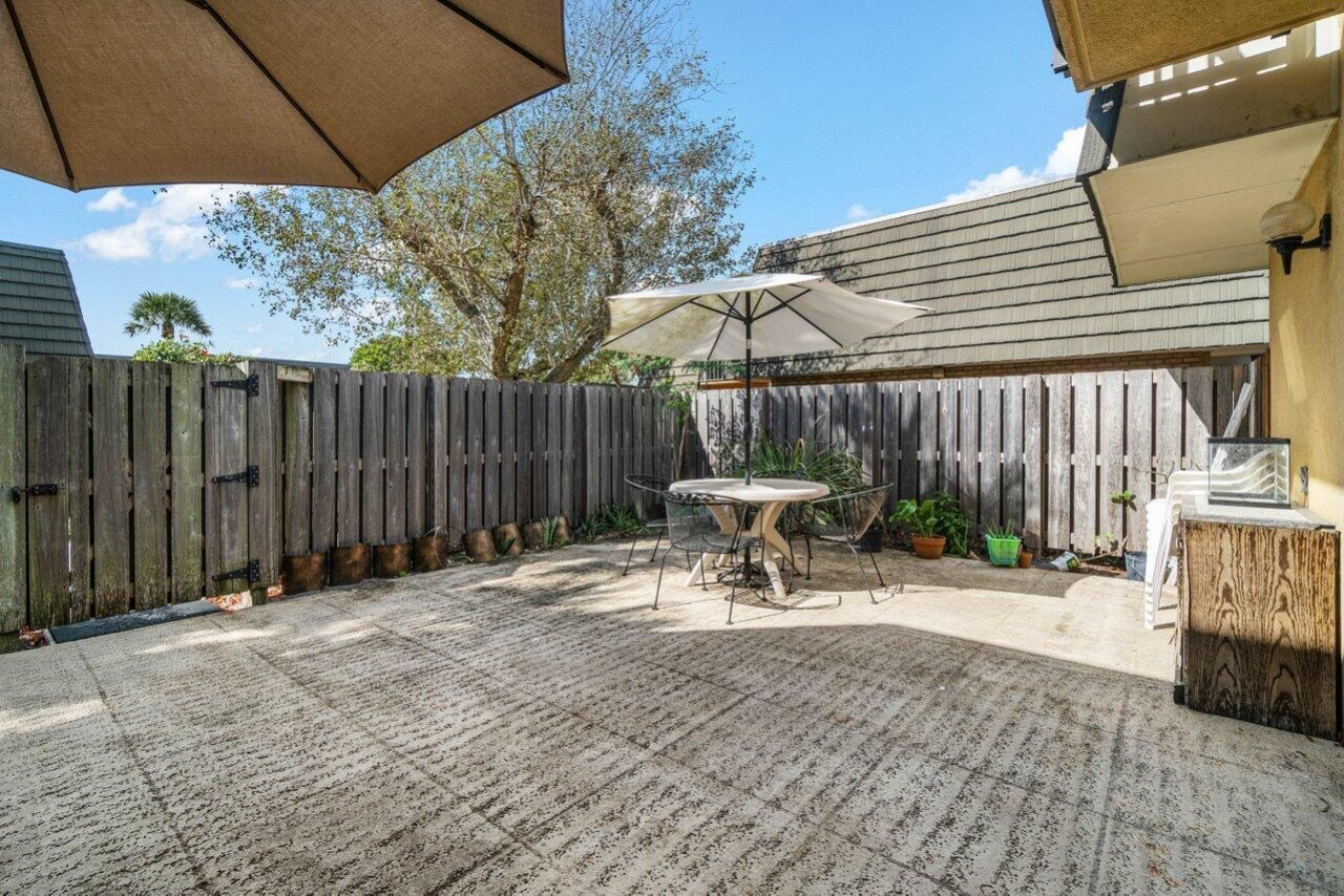 221 2nd Way, West Palm Beach, FL 33407 Photo