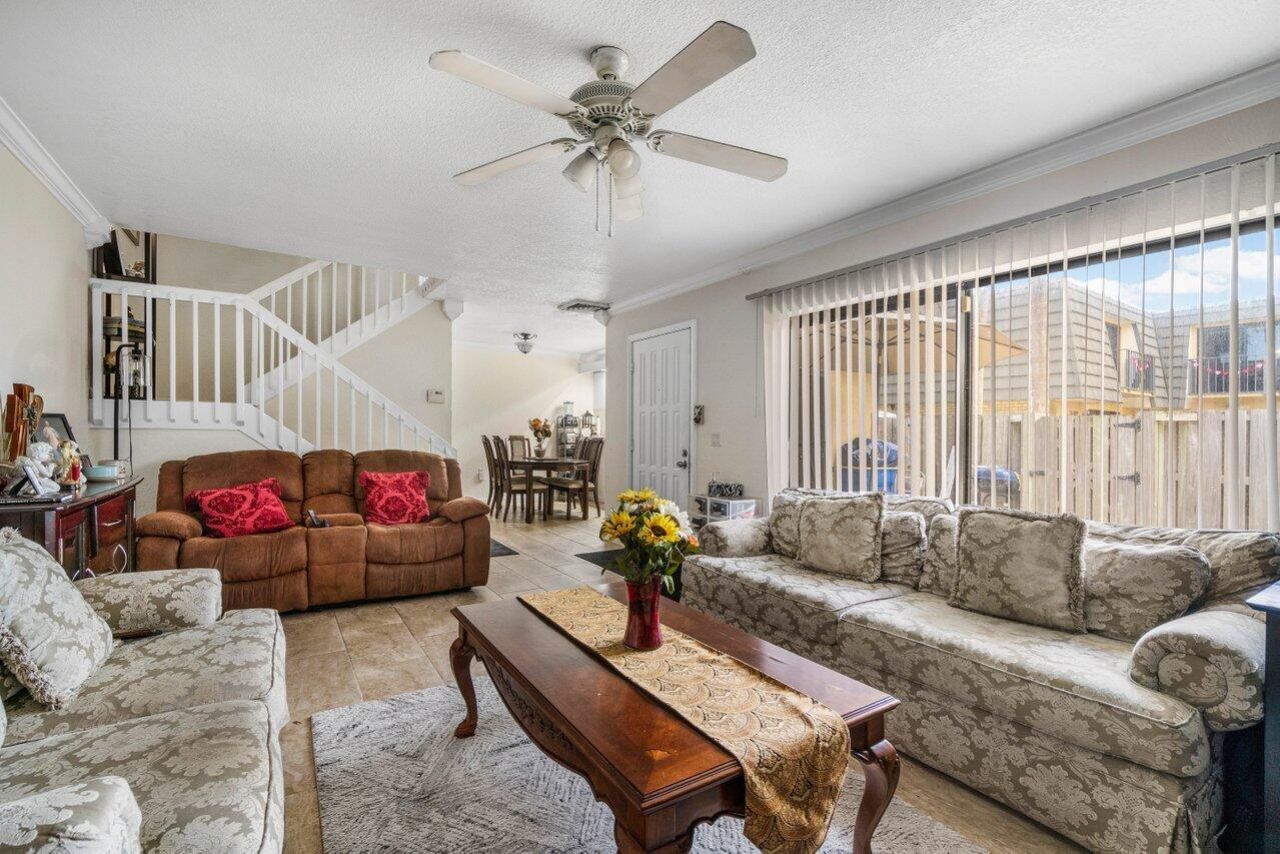 221 2nd Way, West Palm Beach, FL 33407 Photo