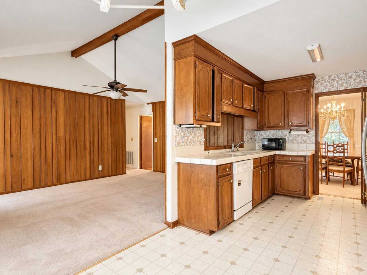 403 Stratford Drive Photo 12