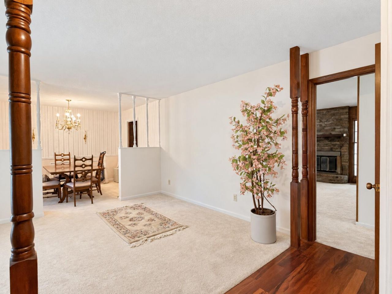 403 Stratford Drive Photo 4