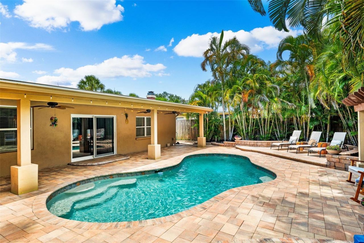3935 W Eden Roc Circle, Tampa, FL 33634 Photo
