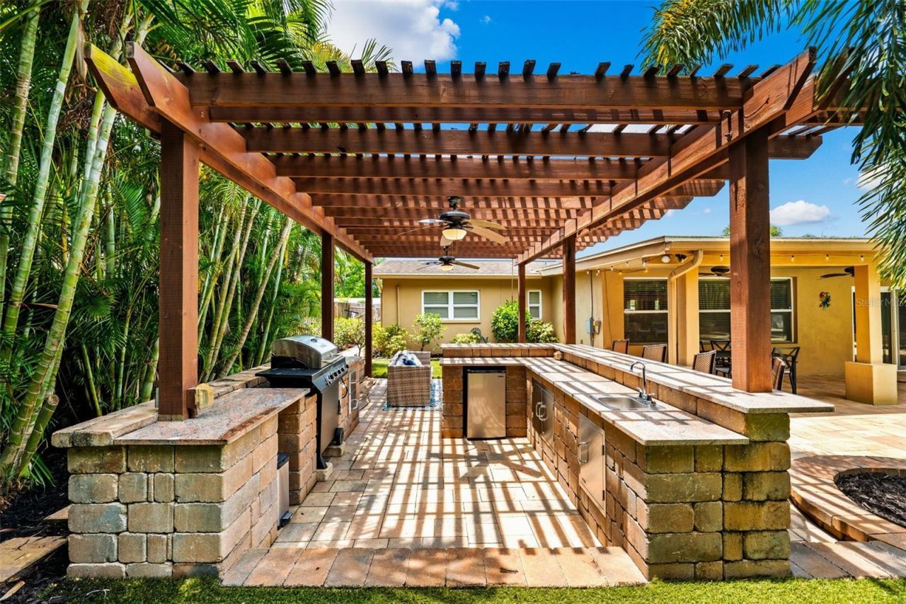 3935 W Eden Roc Circle, Tampa, FL 33634 Photo