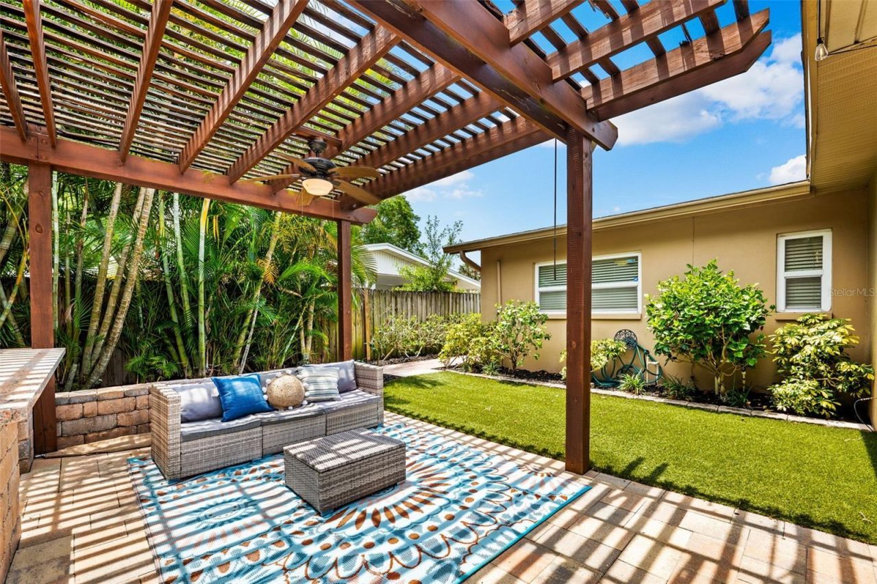 3935 W Eden Roc Circle, Tampa, FL 33634 Photo