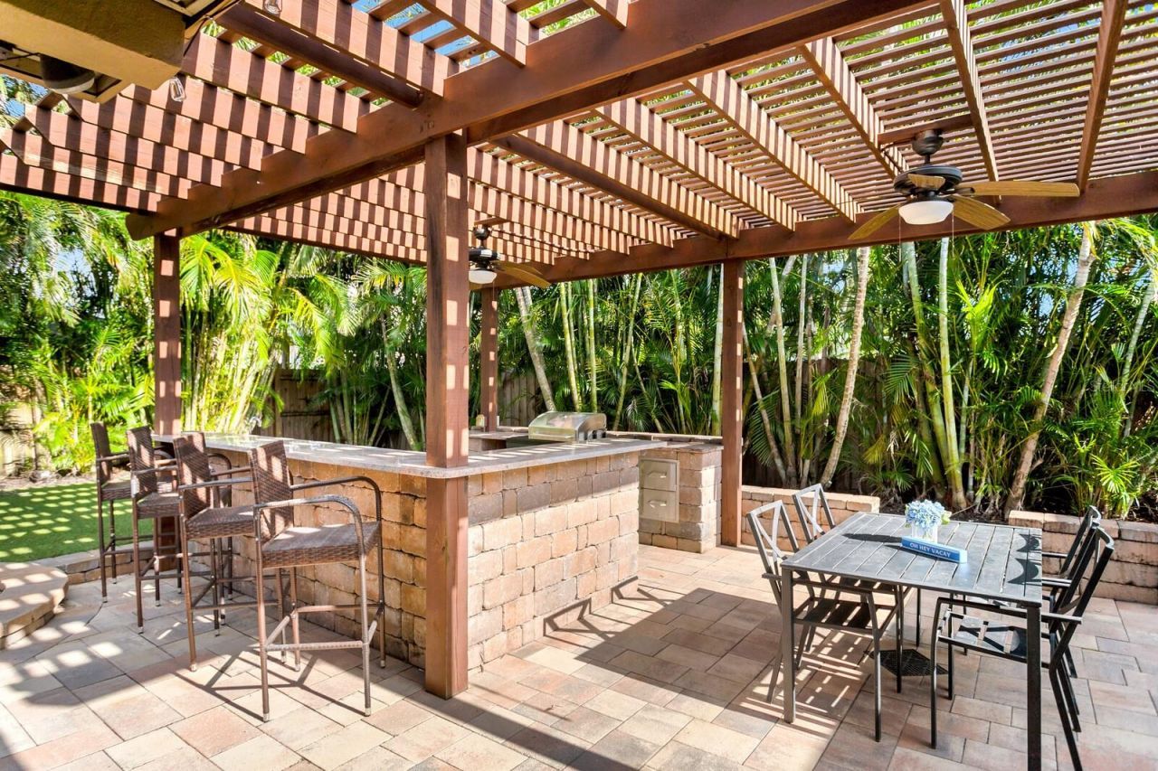 3935 W Eden Roc Circle, Tampa, FL 33634 Photo