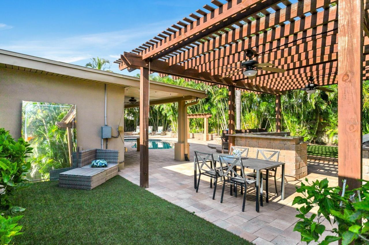 3935 W Eden Roc Circle, Tampa, FL 33634 Photo