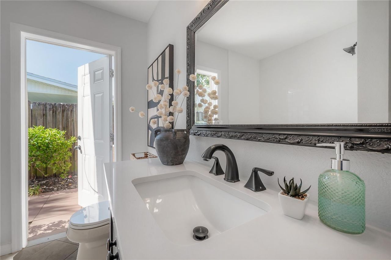 3935 W Eden Roc Circle, Tampa, FL 33634 Photo