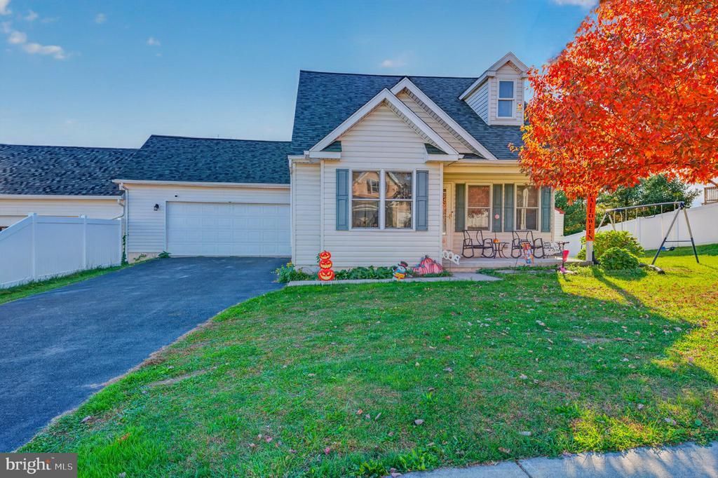 4861 COATBRIDGE LANE , WALNUTPORT, PA 18088