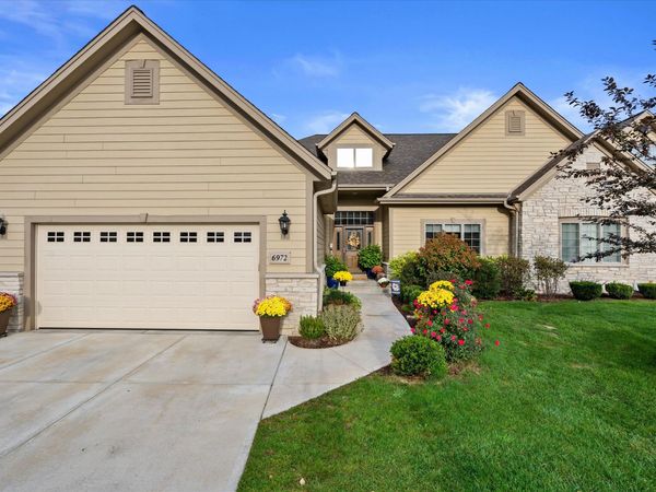 6972 W Greyhawk Ct, Franklin, WI 53132