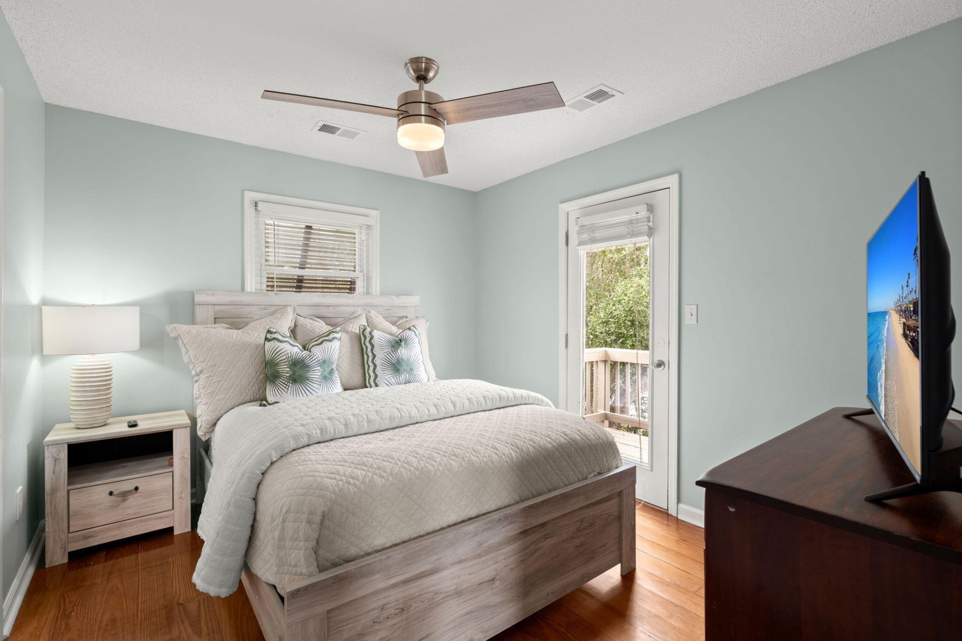 1504 Forrest Avenue Photo 67